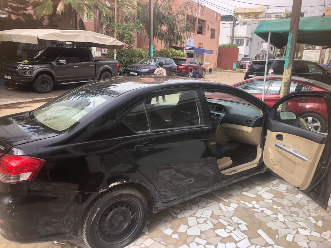 Great Wall Voleex C30 (2014) – Essence – 129 045 km – berline économique – Image 3