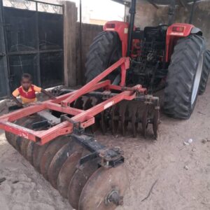 Tracteur TAFE 1002 (4WD) avec sa Herse portative – Machine complète