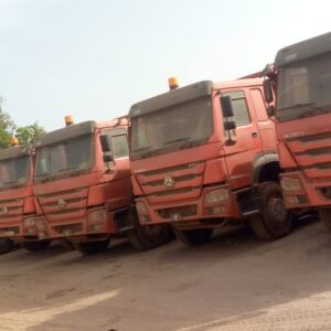 Lot de 20 Camions-Bennes Sinotruk HOWO 6X4 – Dédouanés & Immatriculés – 35M FCFA/Unité
